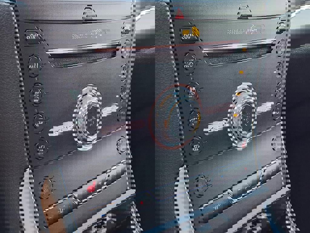 Certified 2019 Ford Edge Titanium w/ Cold Weather Package image 21