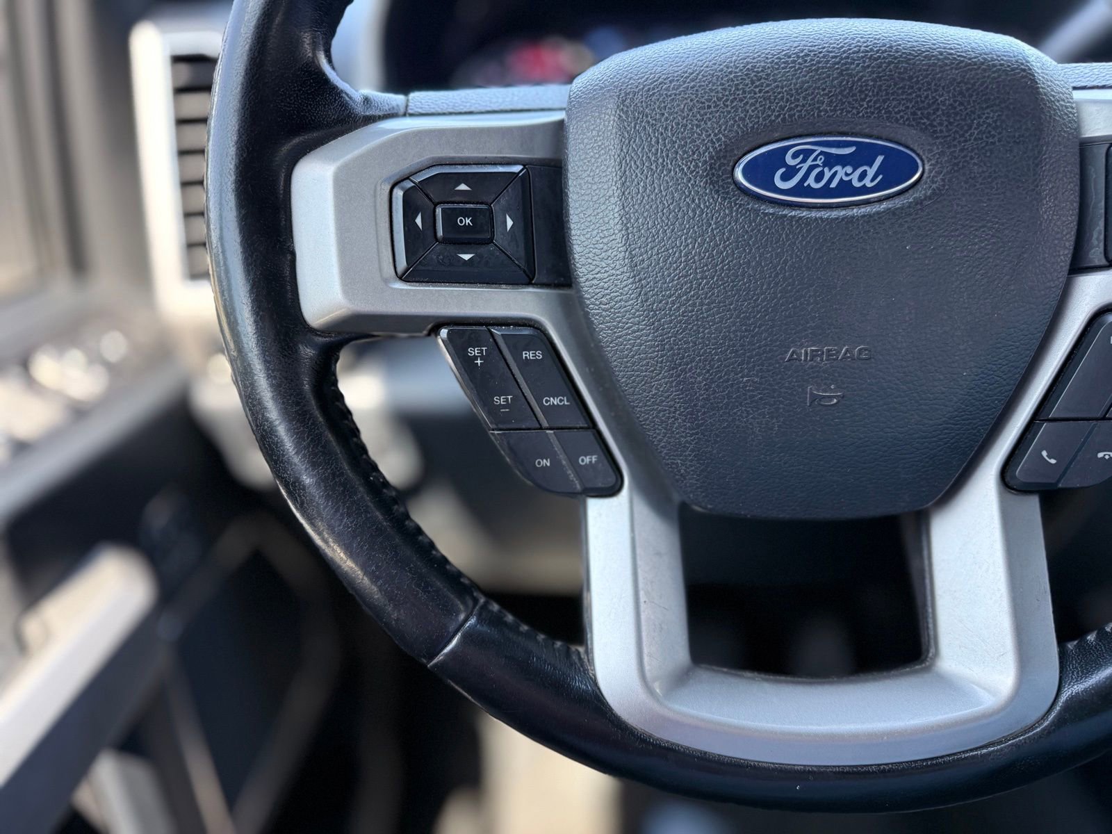 Used 2022 Ford F350 Lariat w/ Black Appearance Package AWD/4WD image 26