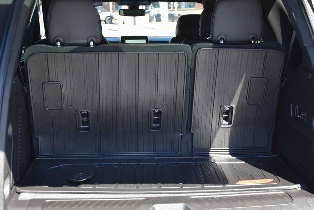 Used 2022 GMC Yukon SLT w/ SLT Luxury Package image 24