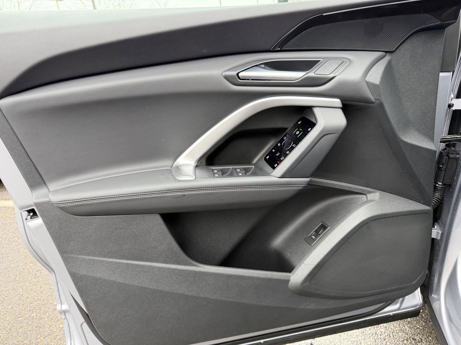 Used 2025 Audi Q5 Premium w/ Convenience Package image 12