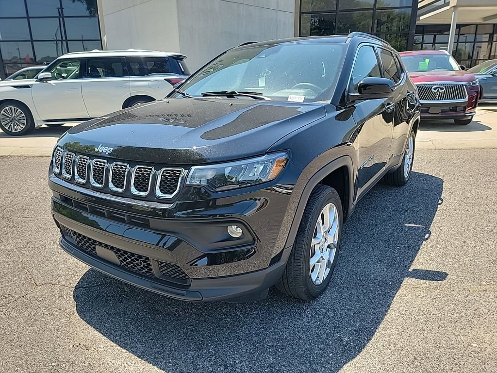 Used 2023 Jeep Compass Latitude AWD/4WD image 7