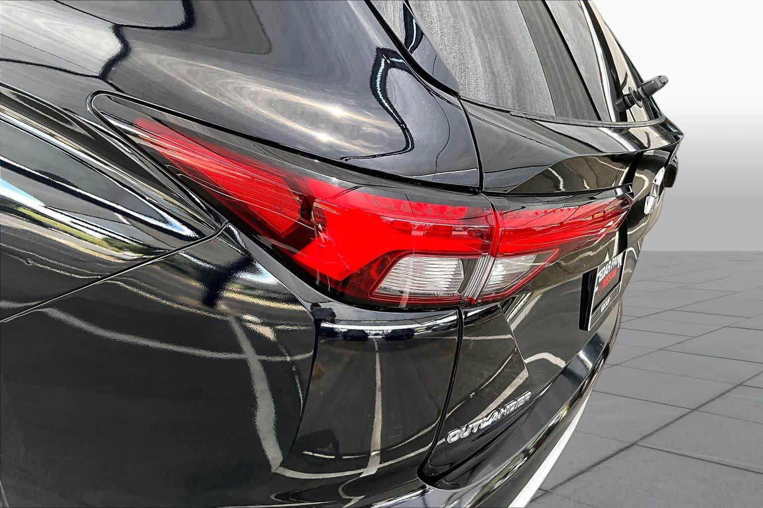 Used 2022 Mitsubishi Outlander SE AWD/4WD image 29