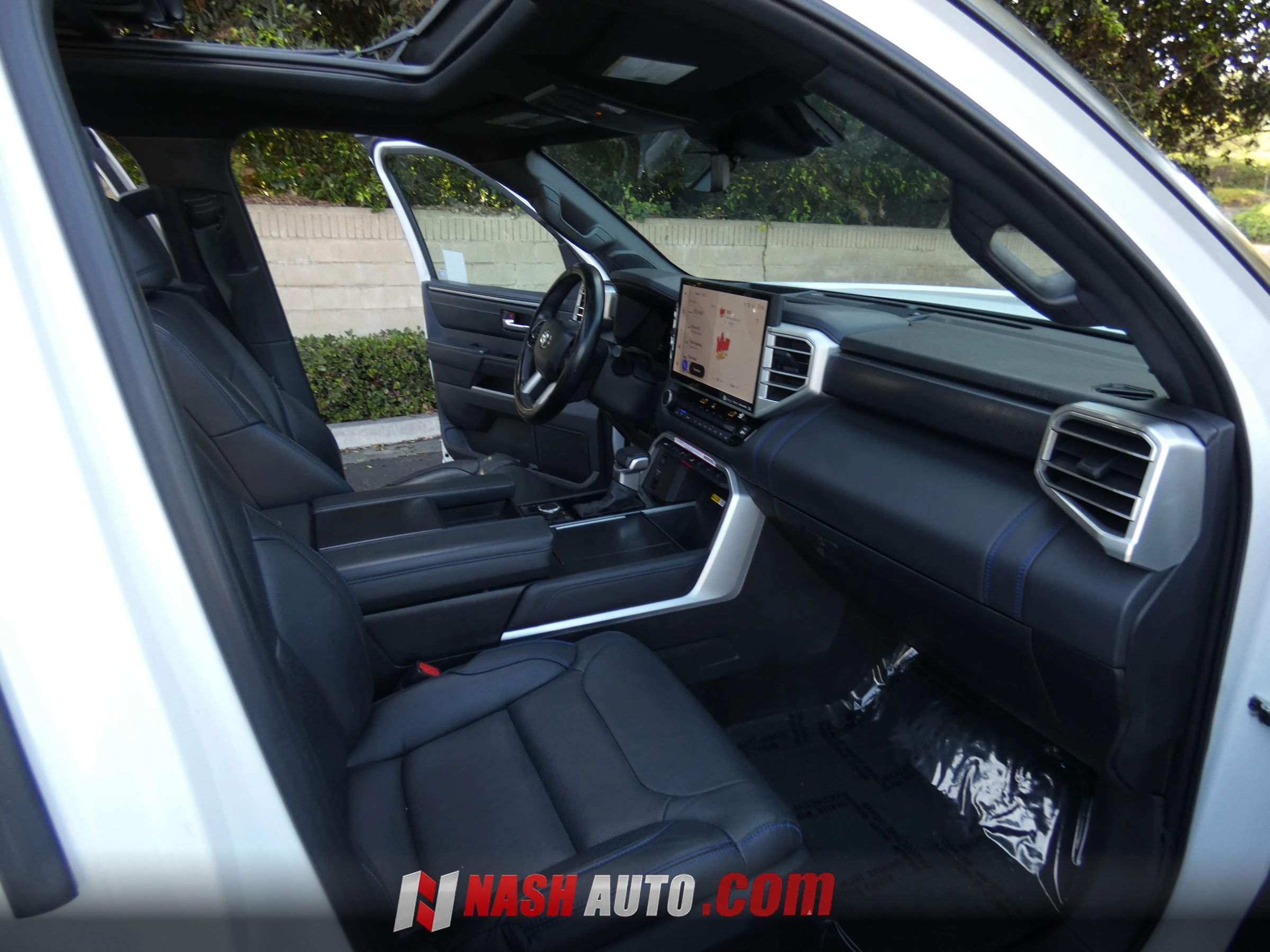 Used 2024 Toyota Tundra Platinum AWD/4WD image 30