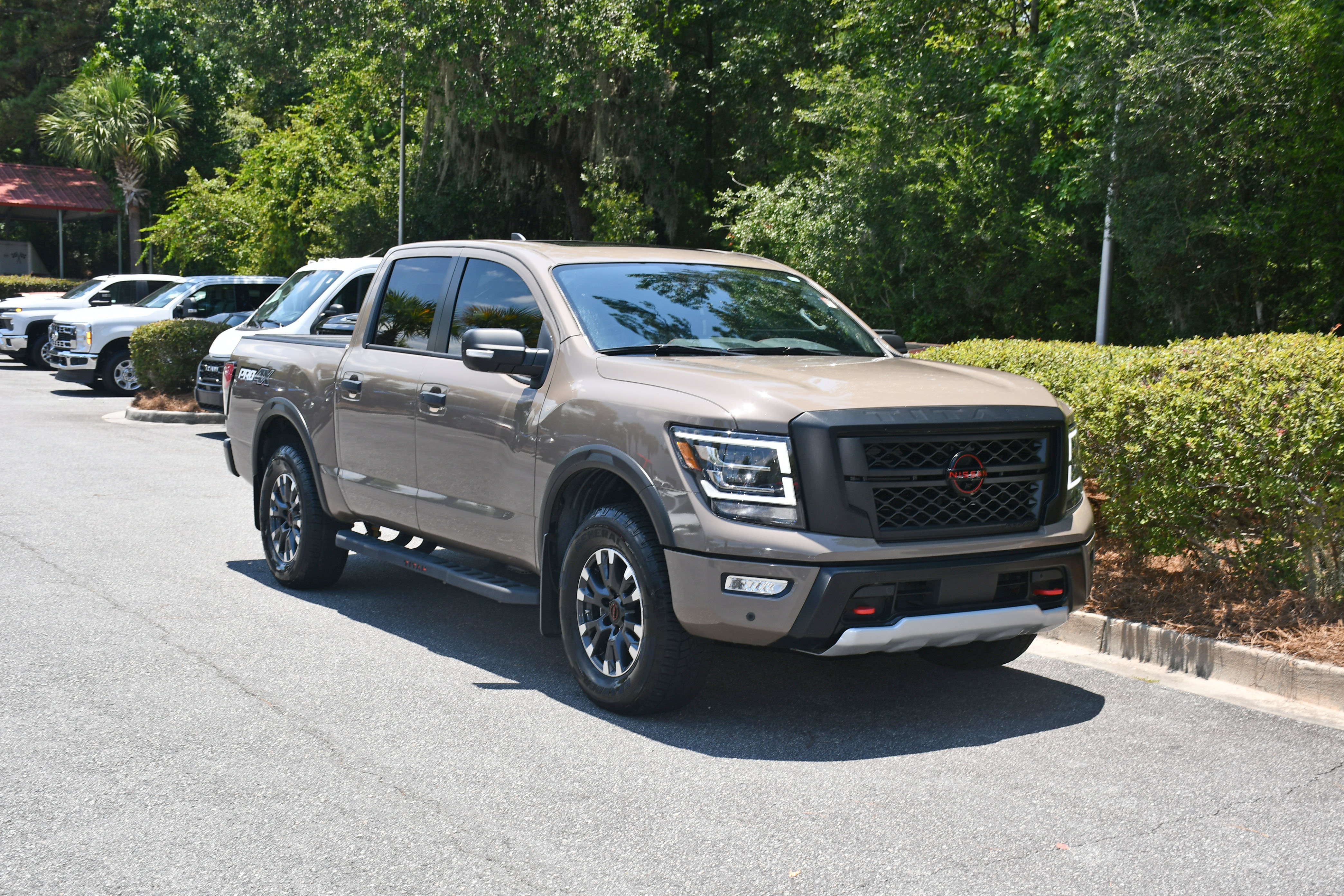 Used 2023 Nissan Titan PRO-4X w/ Pro-4x Convenience Package AWD/4WD image 6