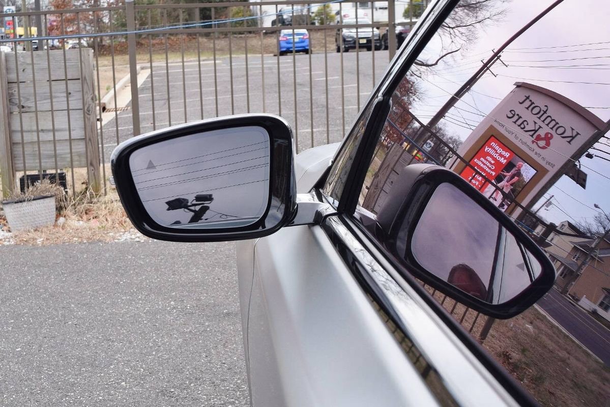 Used 2022 BMW M760i xDrive w/ Luxury Rear Seating Package image 22