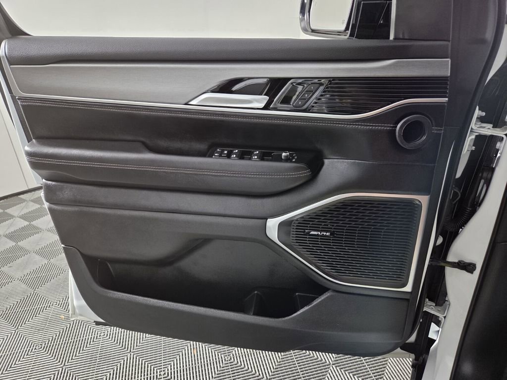 Certified 2025 Jeep Wagoneer 4WD image 23