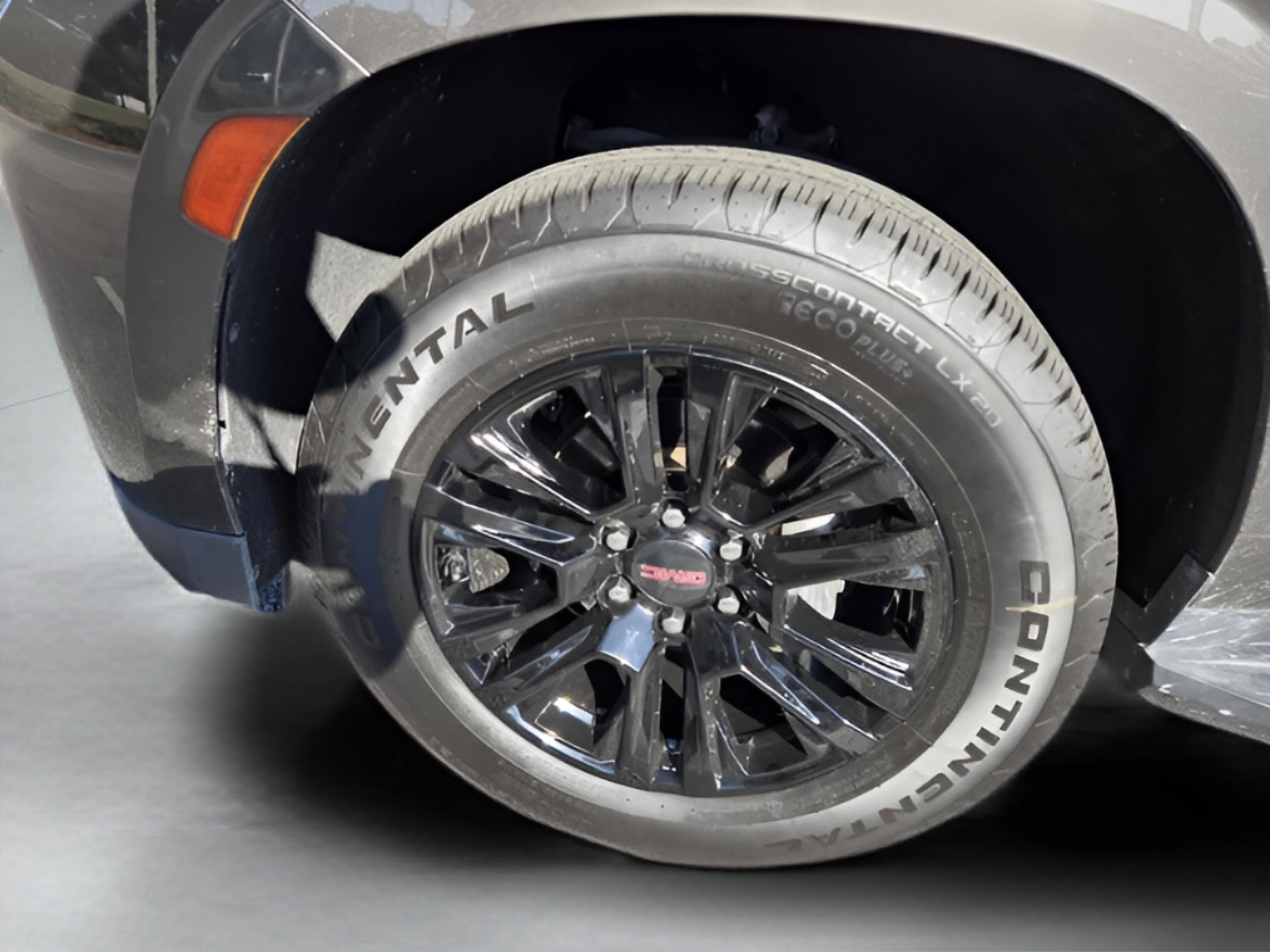 Used 2021 GMC Yukon SLT w/ SLT Premium Package image 29