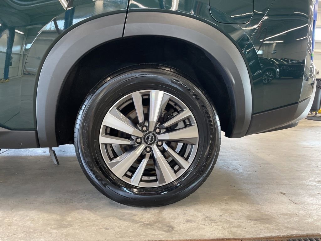 Used 2023 Nissan Pathfinder SL AWD/4WD image 31