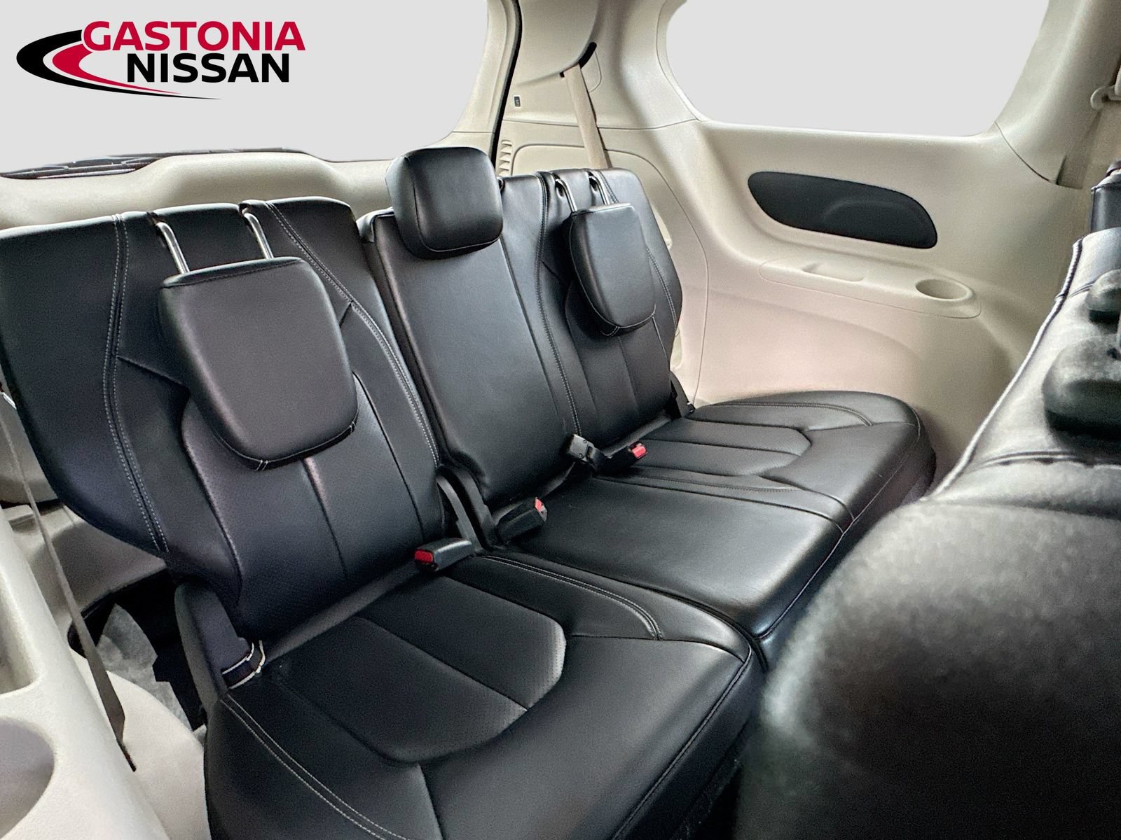 Used 2023 Chrysler Pacifica Touring-L FWD image 36