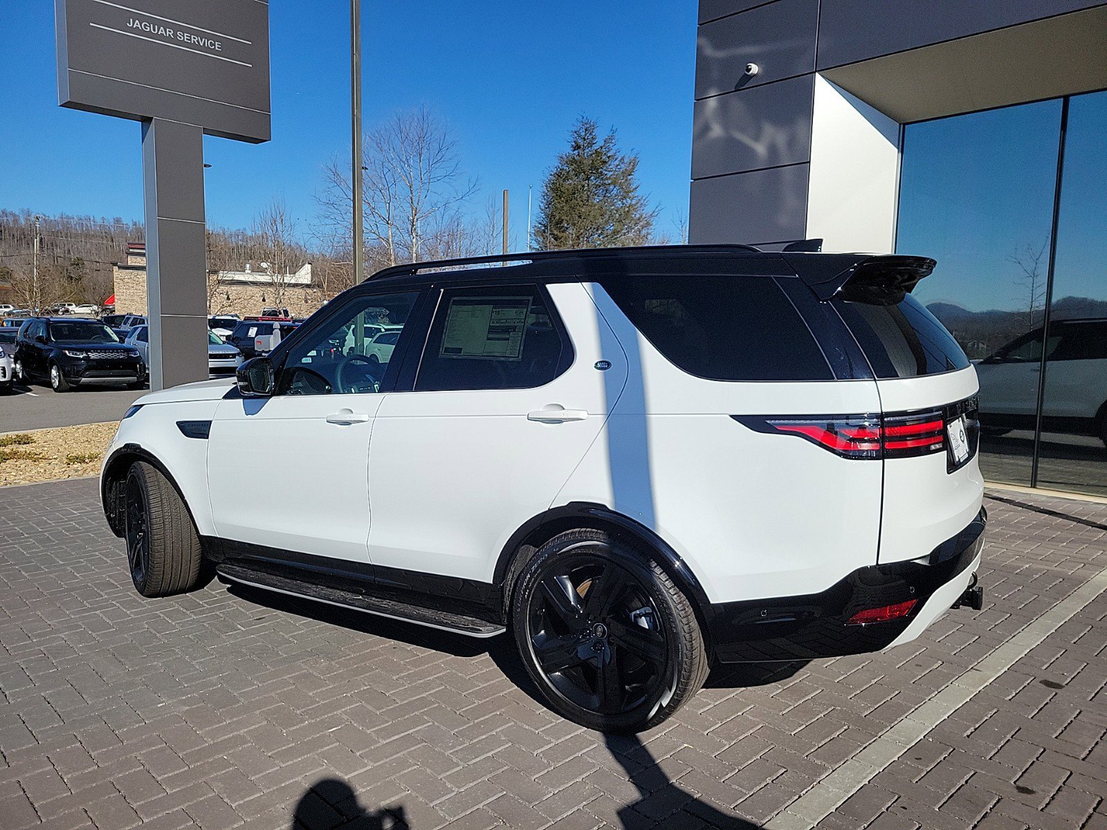 Certified 2025 Land Rover Discovery Dynamic SE AWD/4WD image 9