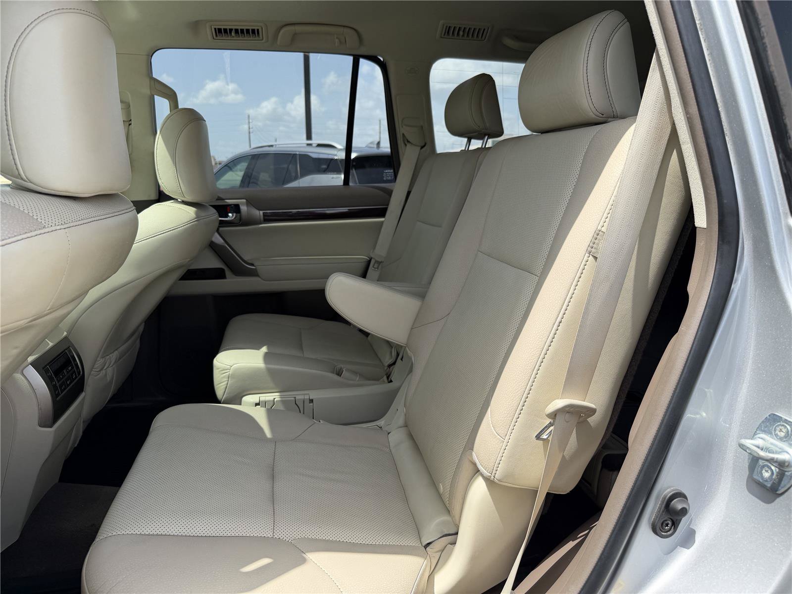 Used 2017 Lexus GX 460 Premium AWD/4WD image 18