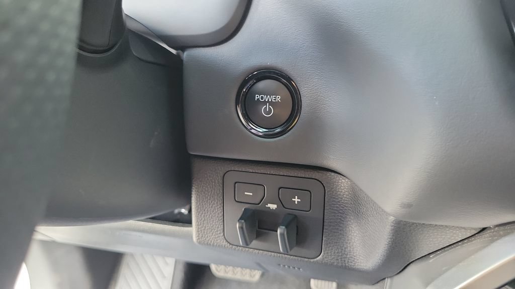 Used 2025 Toyota Sequoia Platinum AWD/4WD image 24