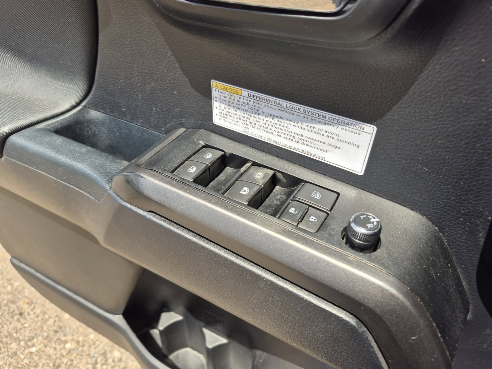 Used 2018 Toyota Tacoma TRD Off-Road AWD/4WD image 13