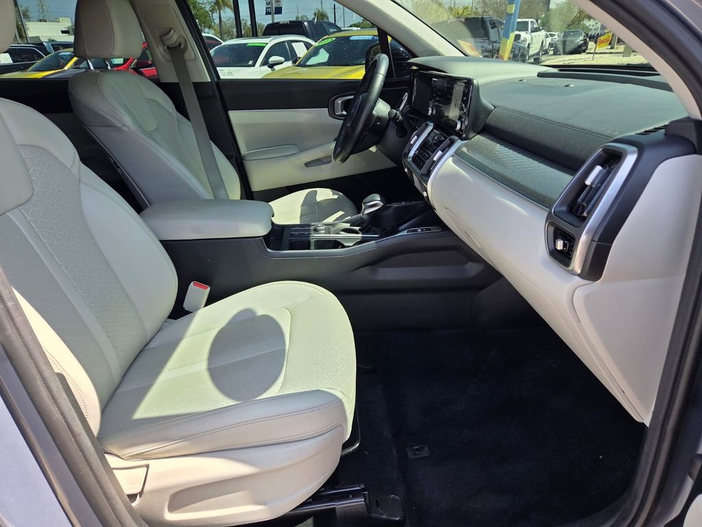 Used 2023 Kia Sorento S w/ Panoramic Sunroof Package image 16