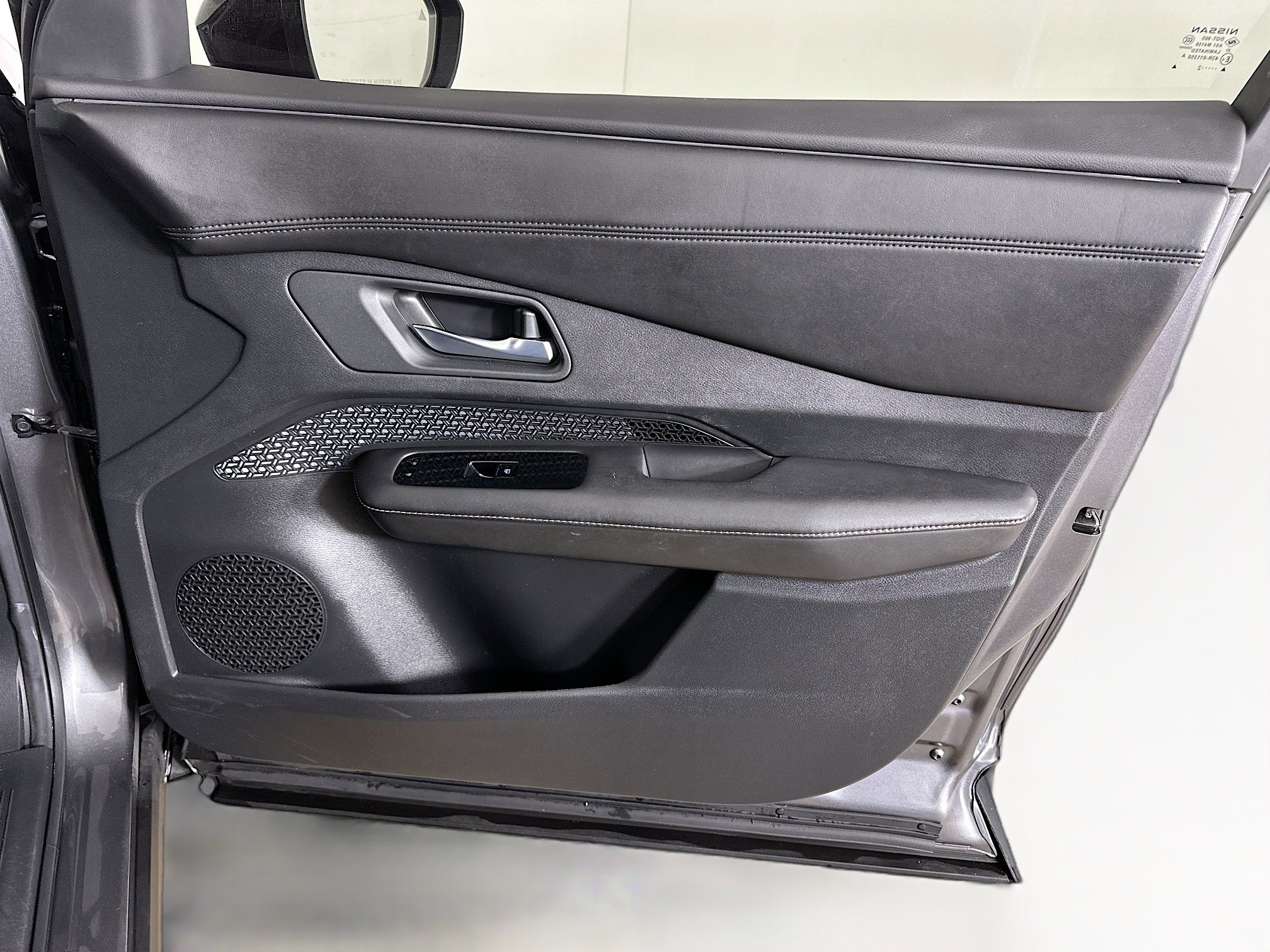 Used 2023 Nissan Ariya FWD image 32