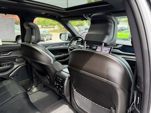 Used 2023 Jeep Grand Cherokee Overland w/ Advanced Protech Group III AWD/4WD image 19