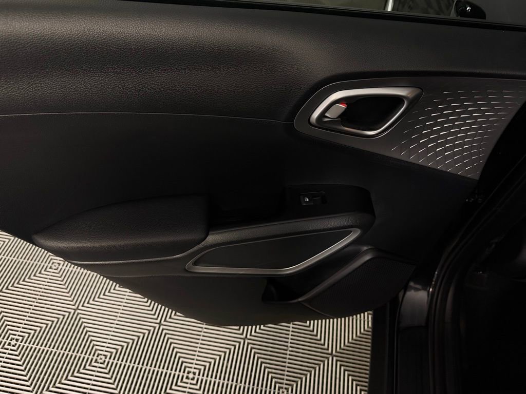 Used 2025 Kia Soul LX image 27