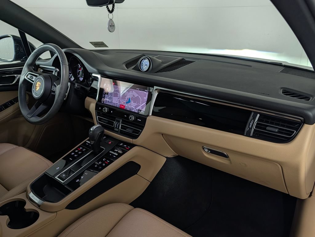 Certified 2023 Porsche Macan AWD/4WD image 19