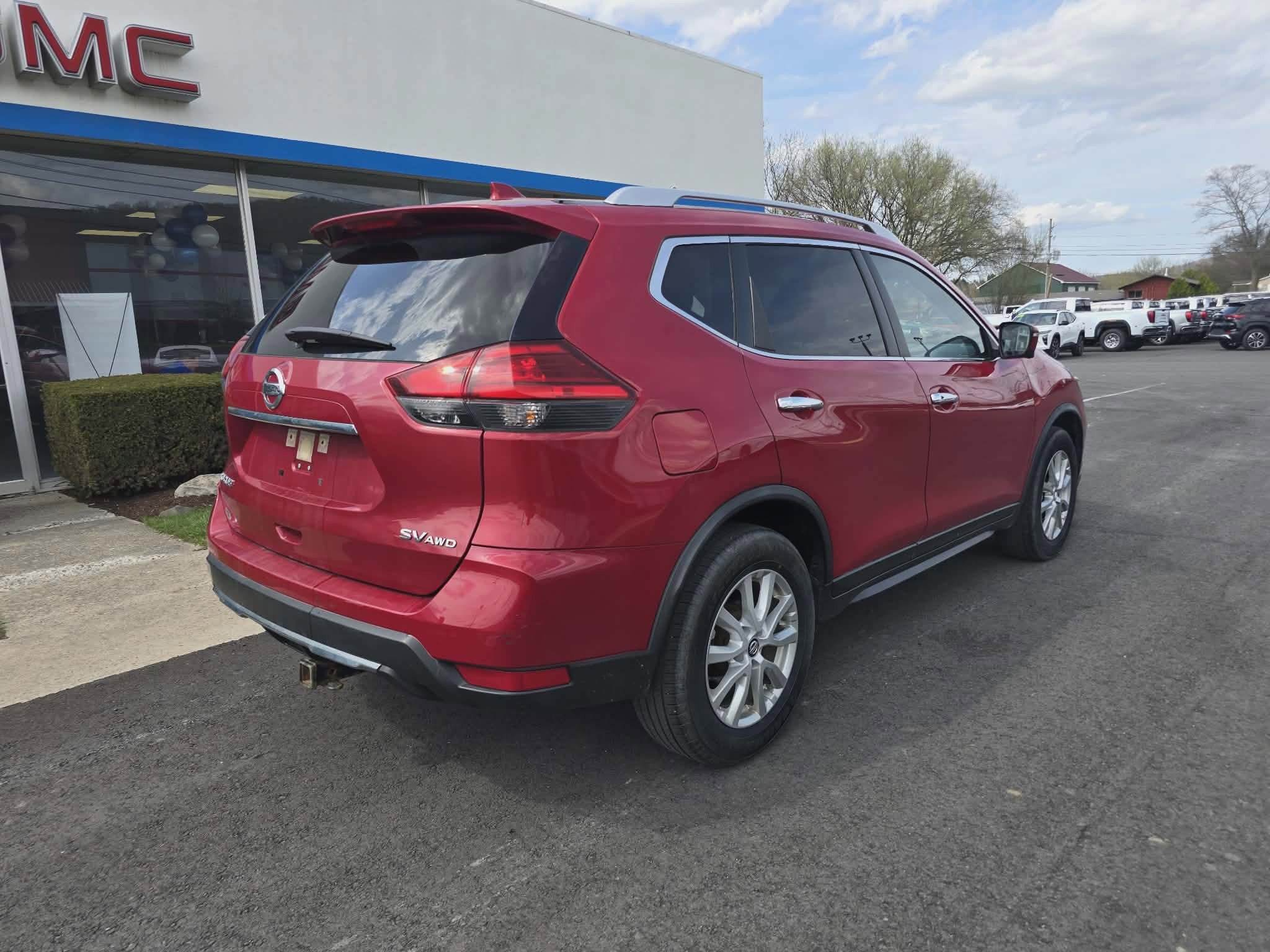 Used 2017 Nissan Rogue SV w/ Sun & Sound Touring Package video 3