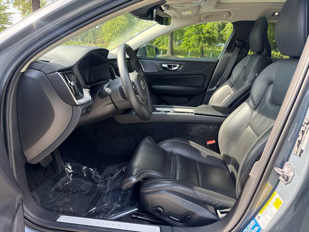 Used 2022 Volvo V60 T5 Cross Country w/ Lounge Package AWD/4WD image 12