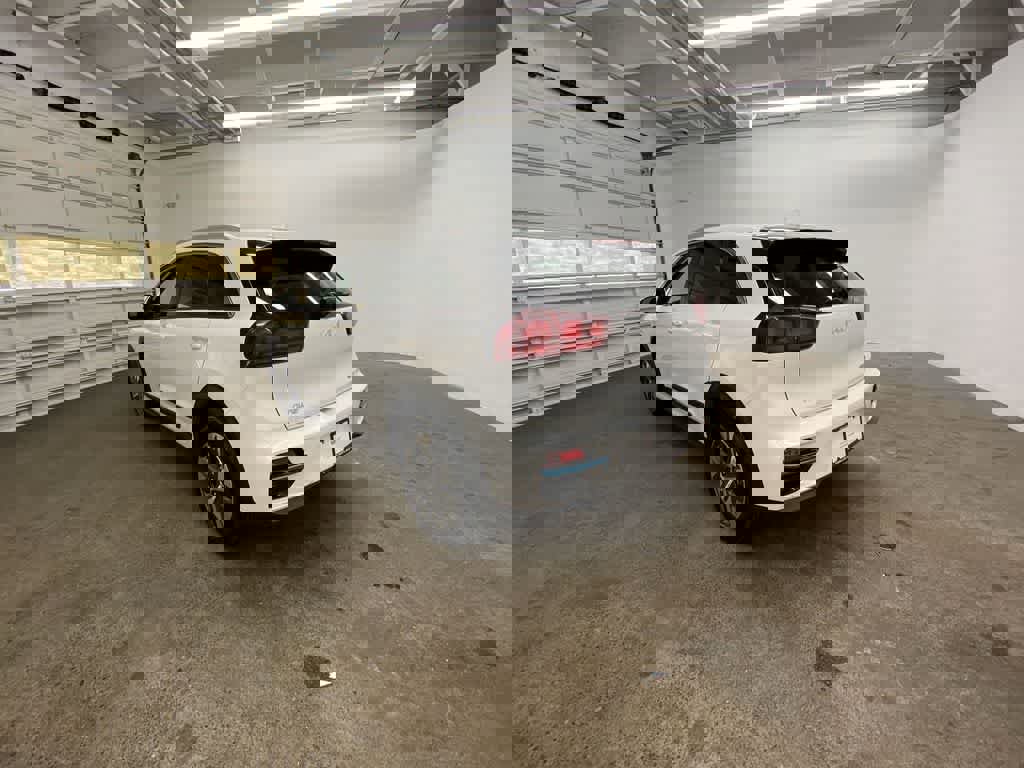 Used 2022 Kia Niro EX w/ Cold Weather Package image 4