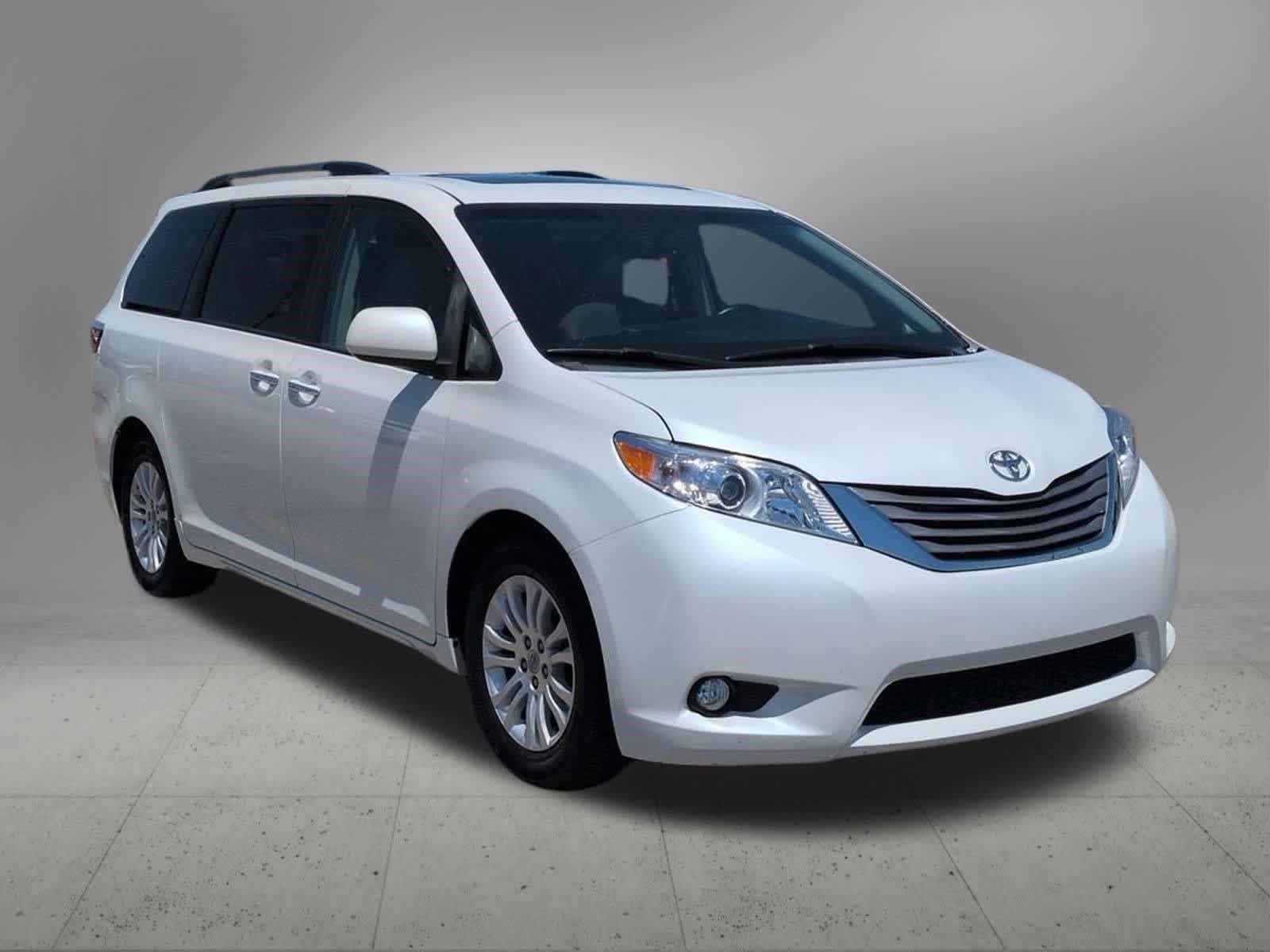 Used 2015 Toyota Sienna XLE FWD image 8