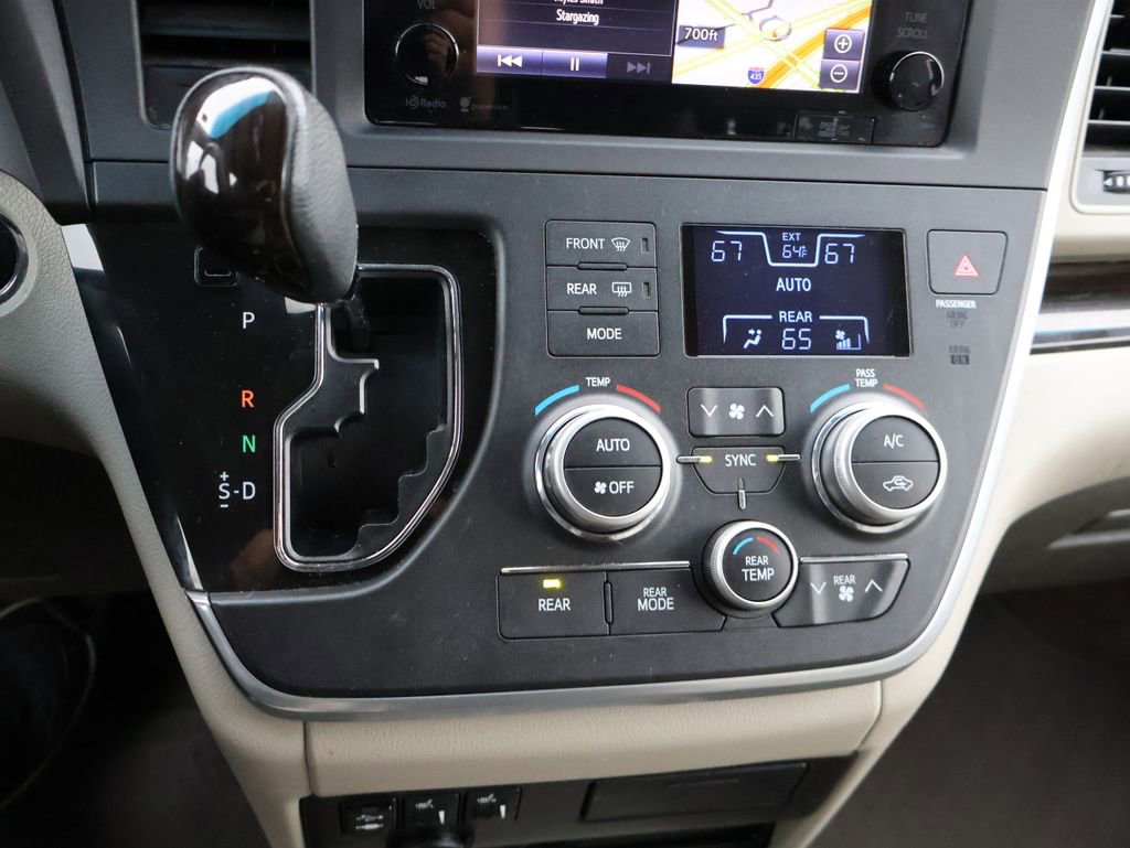 Used 2015 Toyota Sienna XLE Premium image 27