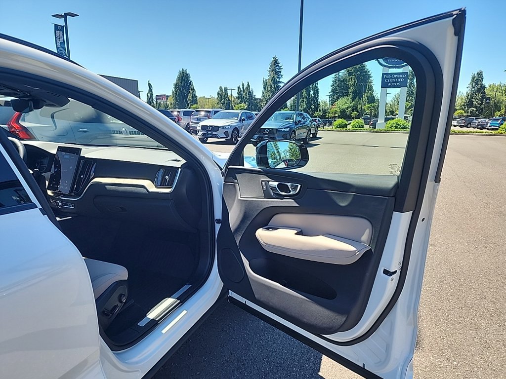 New 2026 Volvo XC60 T8 Plus w/ Climate Package AWD/4WD image 18
