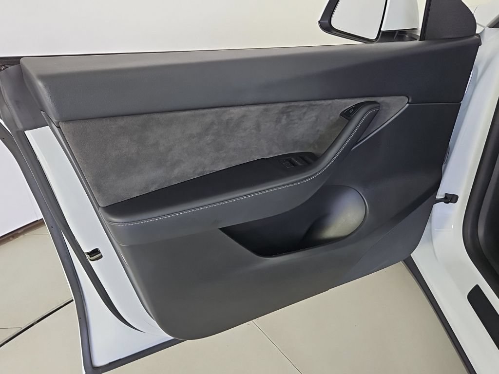 Used 2022 Tesla Model Y Long Range AWD/4WD image 11