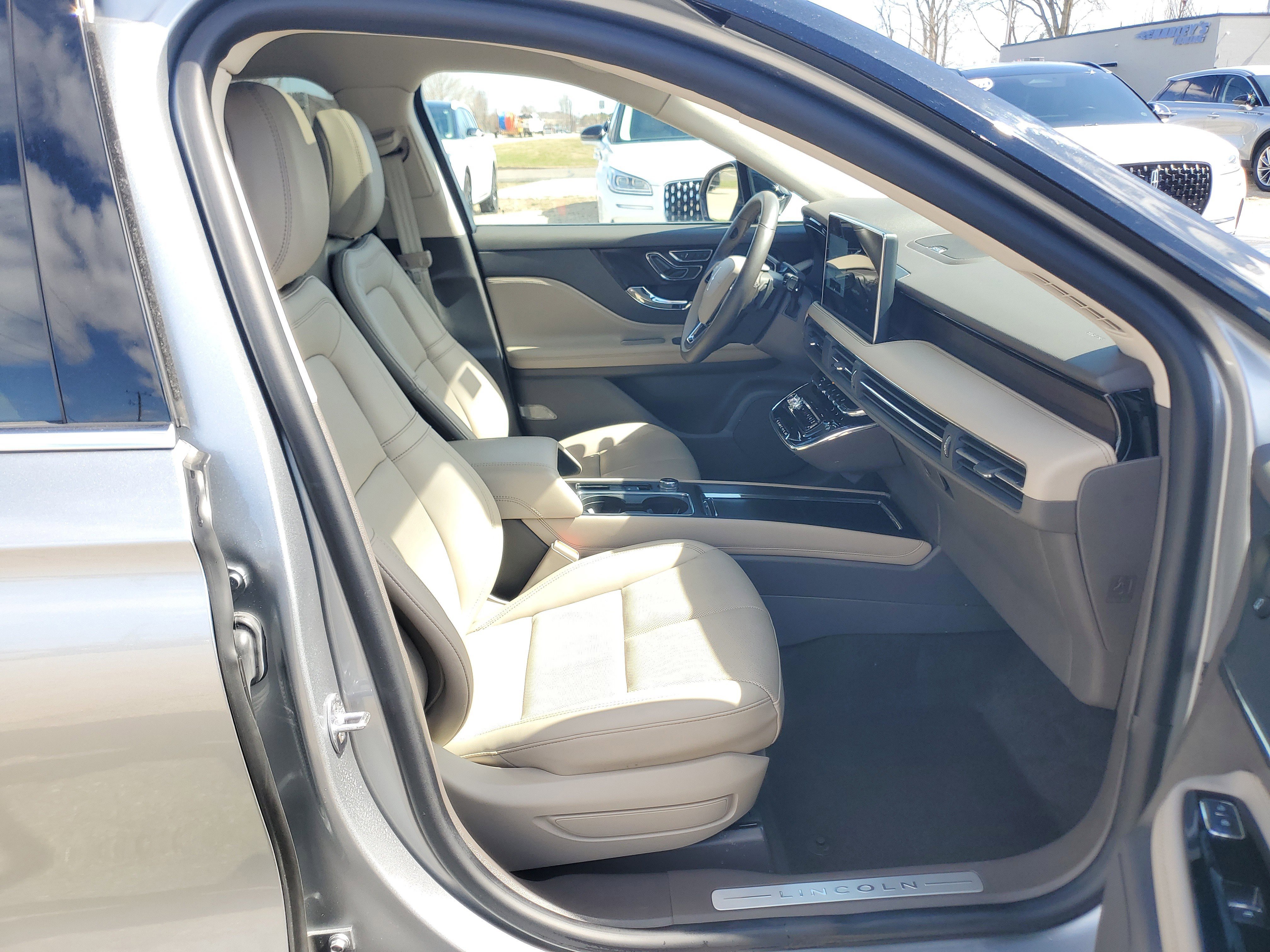 Certified 2024 Lincoln Corsair Reserve w/ Equipment Group 202A AWD/4WD image 9