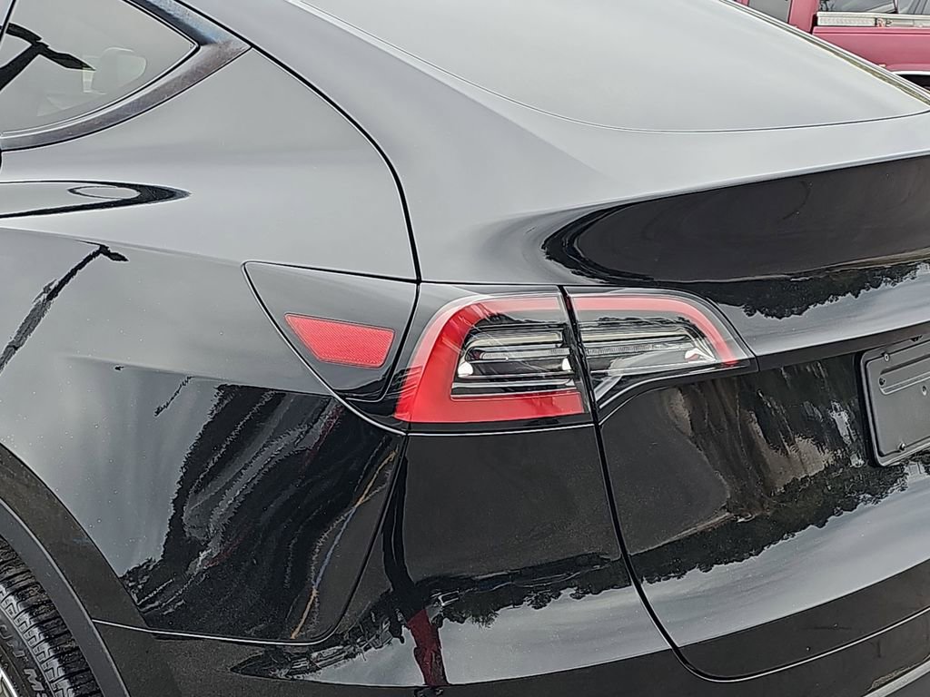 Used 2023 Tesla Model Y Long Range AWD/4WD image 39