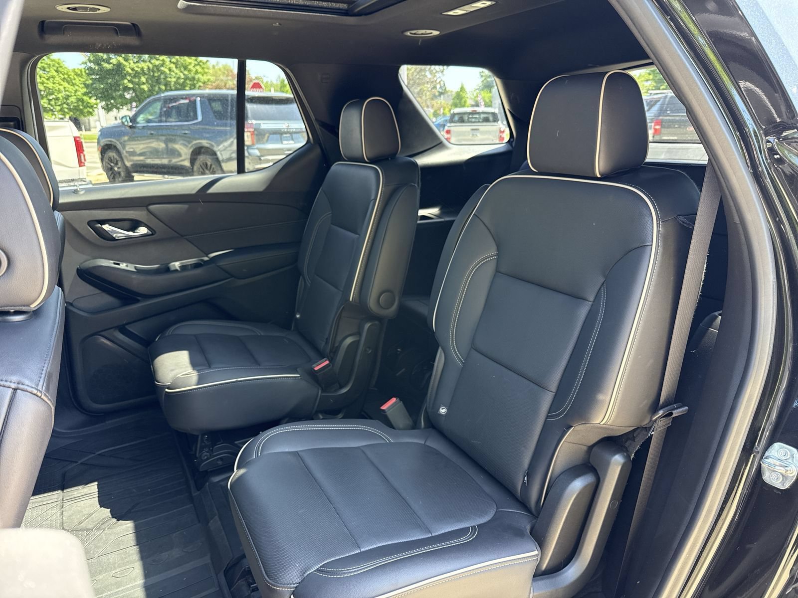 Used 2022 Chevrolet Traverse Premier w/ Redline Edition AWD/4WD image 28