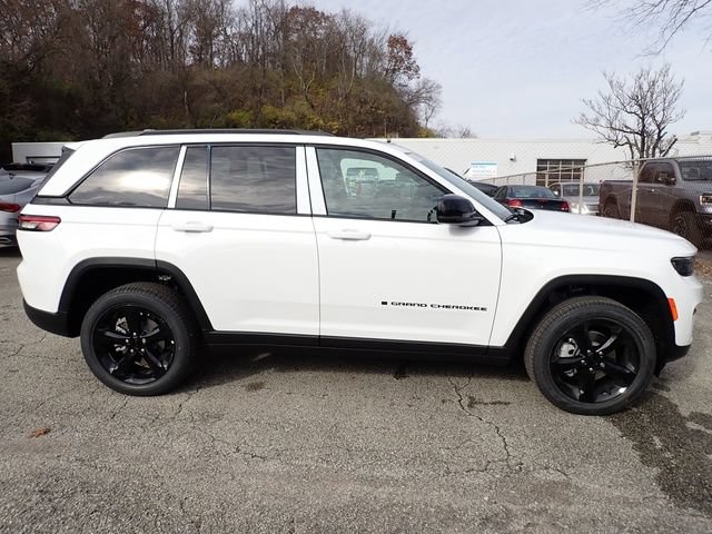 New 2025 Jeep Grand Cherokee Limited w/ Black Appearance Package AWD/4WD image 8