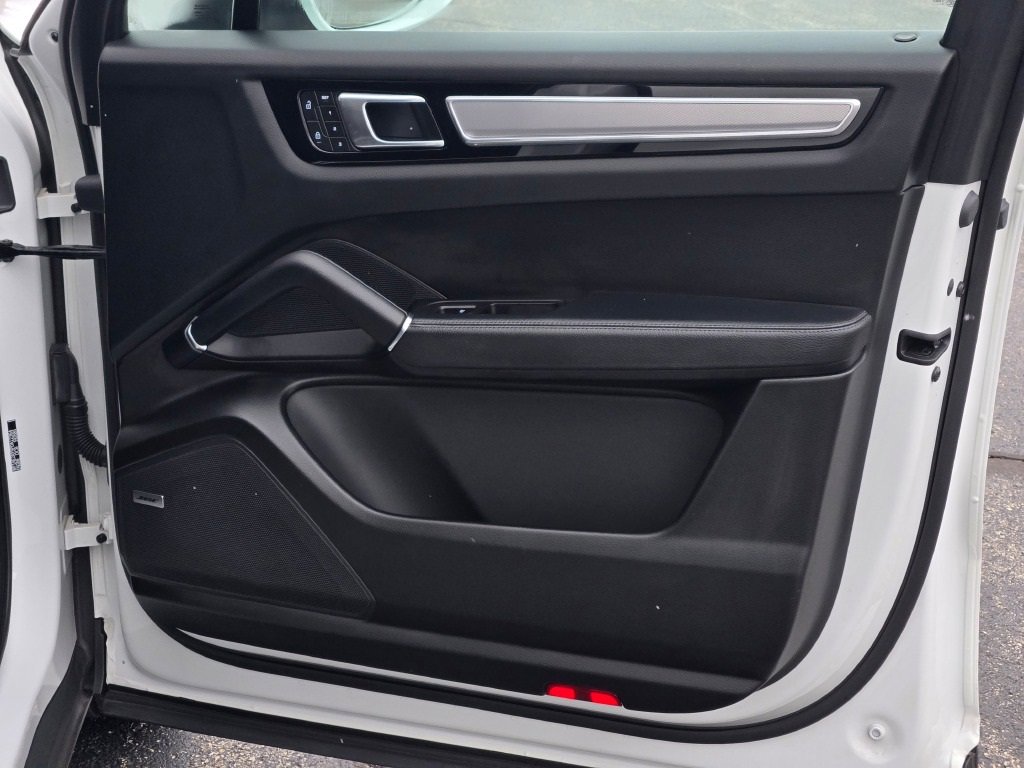 Used 2023 Porsche Cayenne Platinum Edition image 26