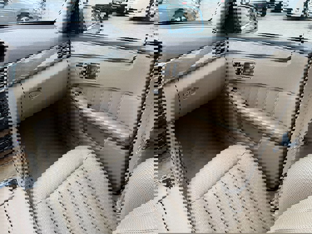 Used 2011 Mercedes-Benz E 550 Sedan image 30