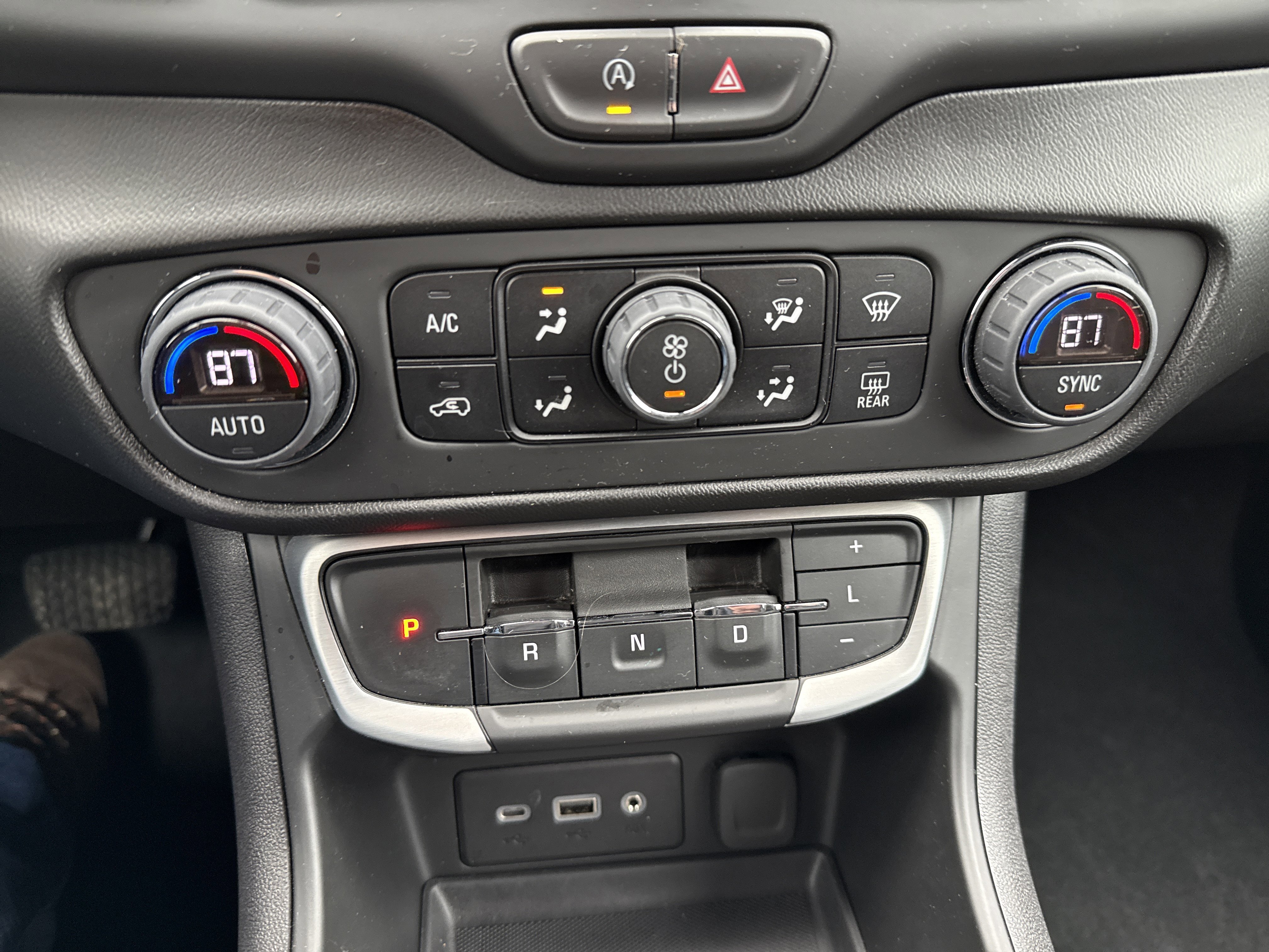 Used 2022 GMC Terrain SLE w/ Driver Convenience Package image 25