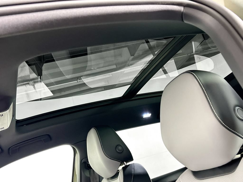 New 2026 Volkswagen Tiguan SE R-Line AWD/4WD image 18