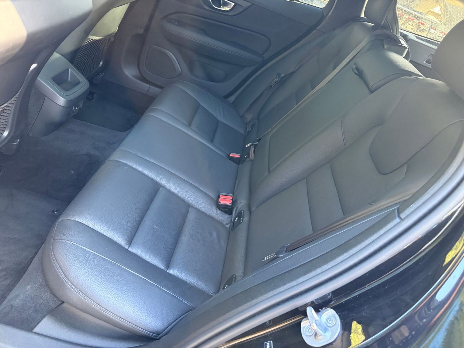 Used 2025 Volvo V60 B5 Cross Country Plus image 42