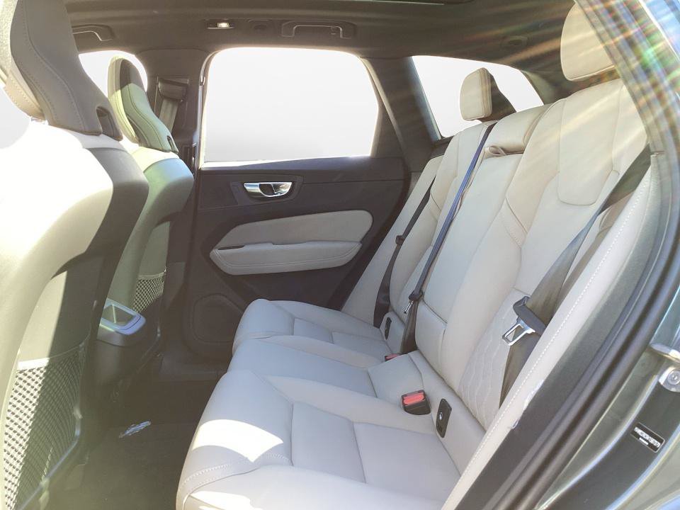 New 2027 Volvo XC60 B5 Plus AWD/4WD image 13