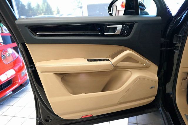 Used 2020 Porsche Cayenne image 24