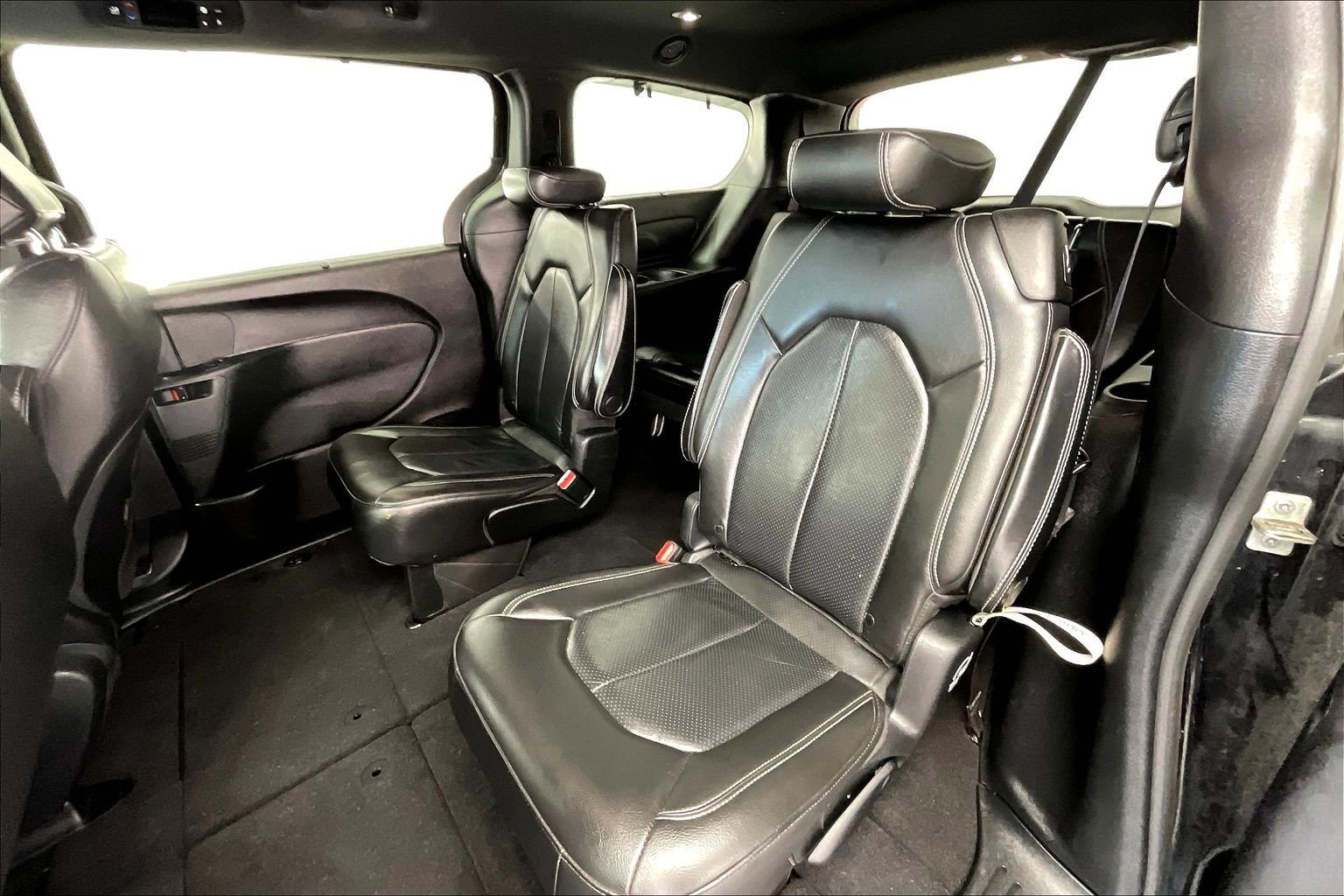 Used 2021 Chrysler Pacifica Touring-L w/ S Appearance Package FWD image 19