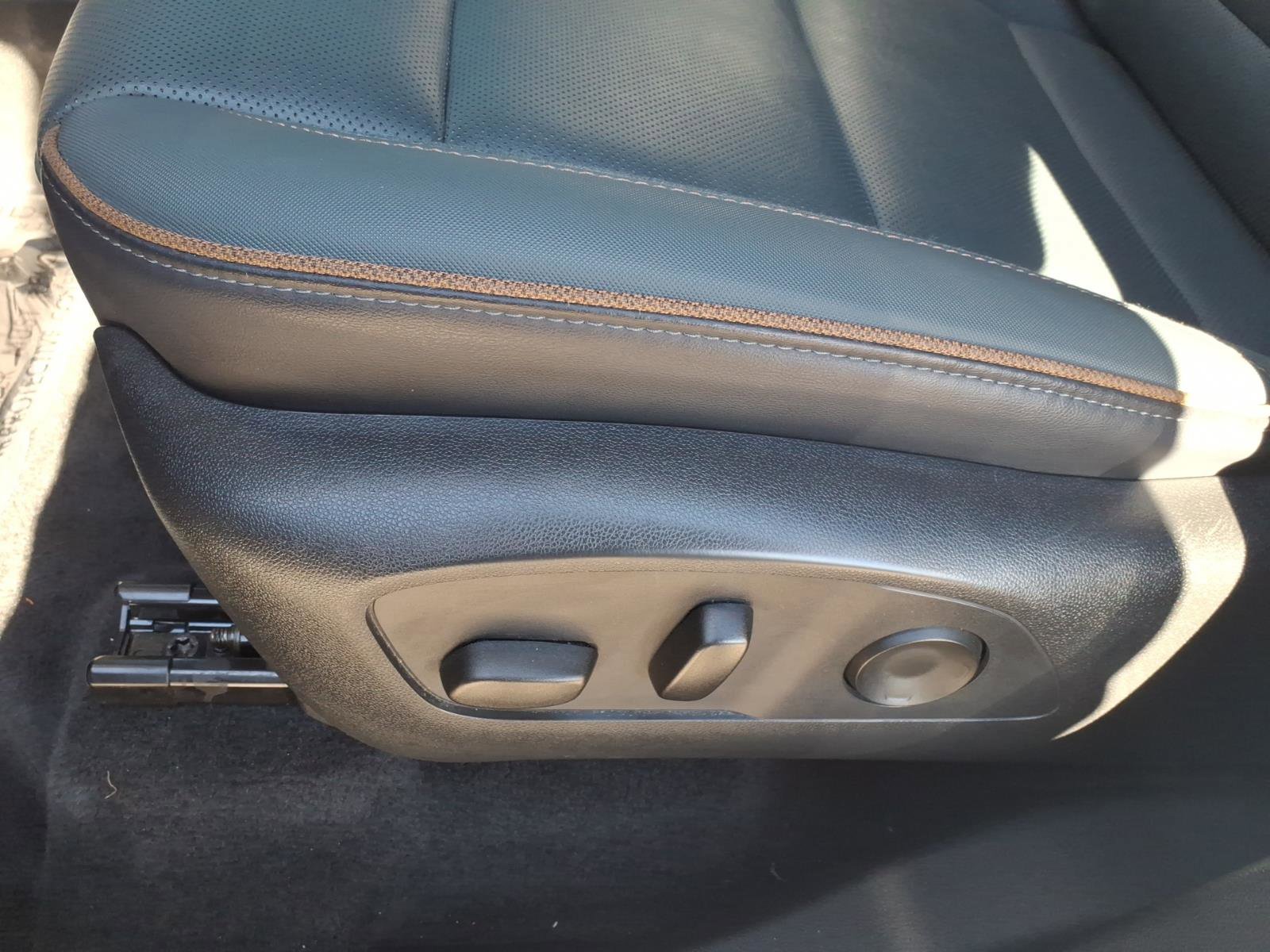 Used 2024 GMC Acadia AT4 image 18