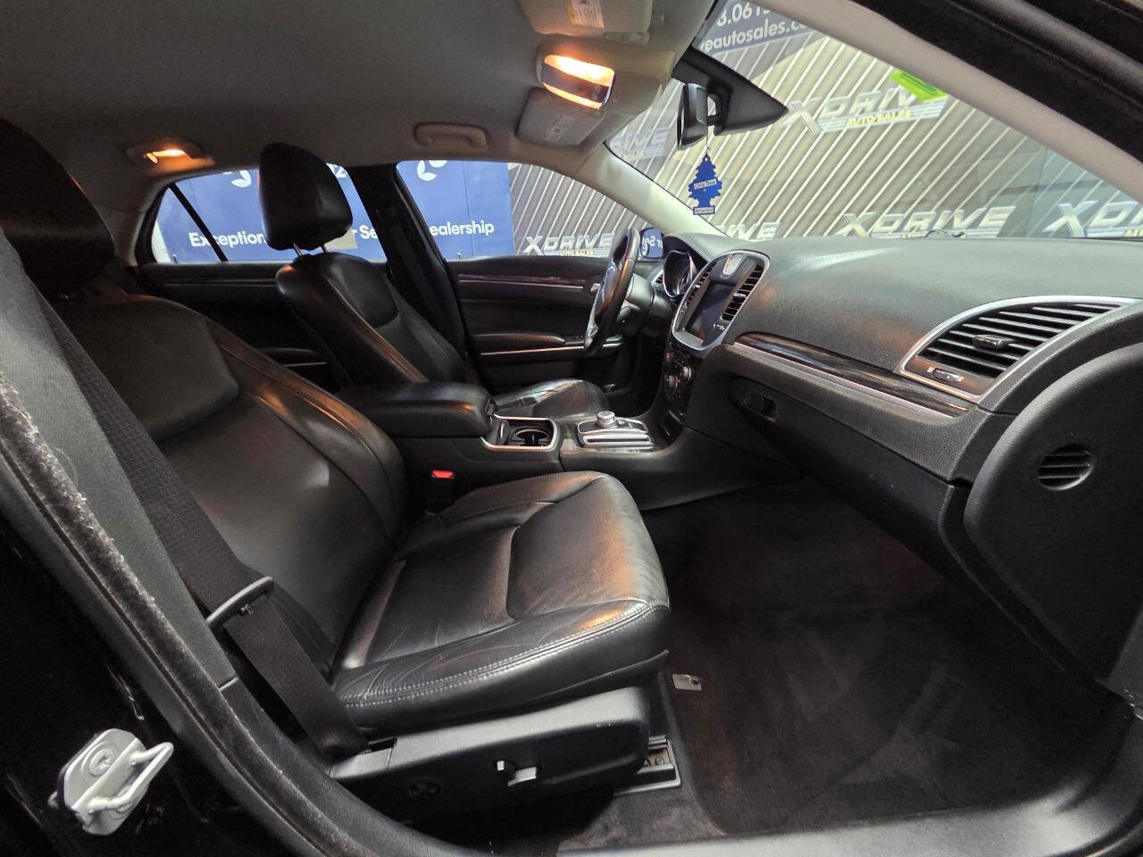 Used 2018 Chrysler 300 Touring L AWD/4WD image 26