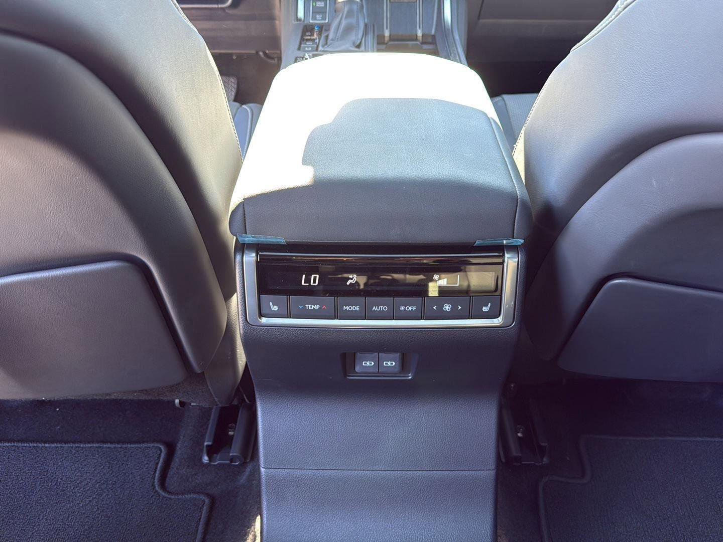 Used 2025 Lexus GX 550 w/ Accessory Package (Z1) image 22