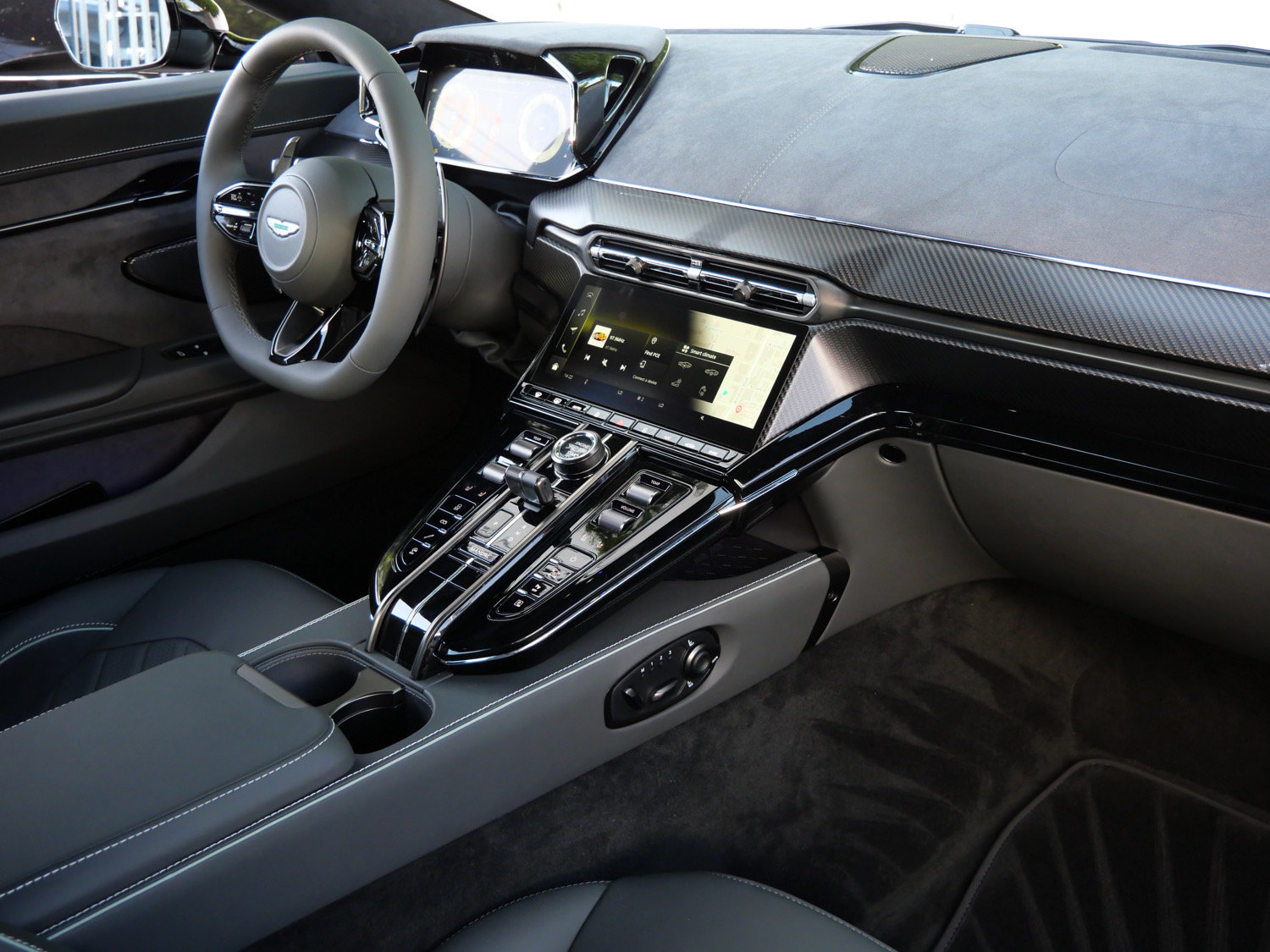 New 2026 Aston Martin V8 Vantage S RWD image 24