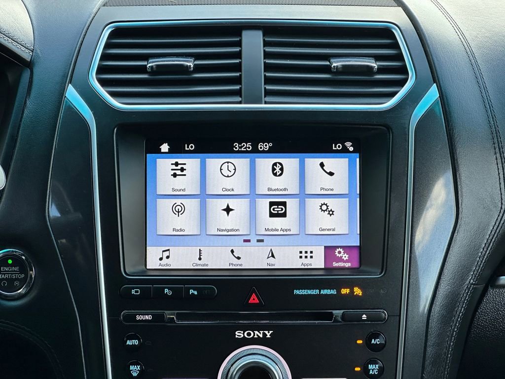 Used 2017 Ford Explorer Platinum image 21