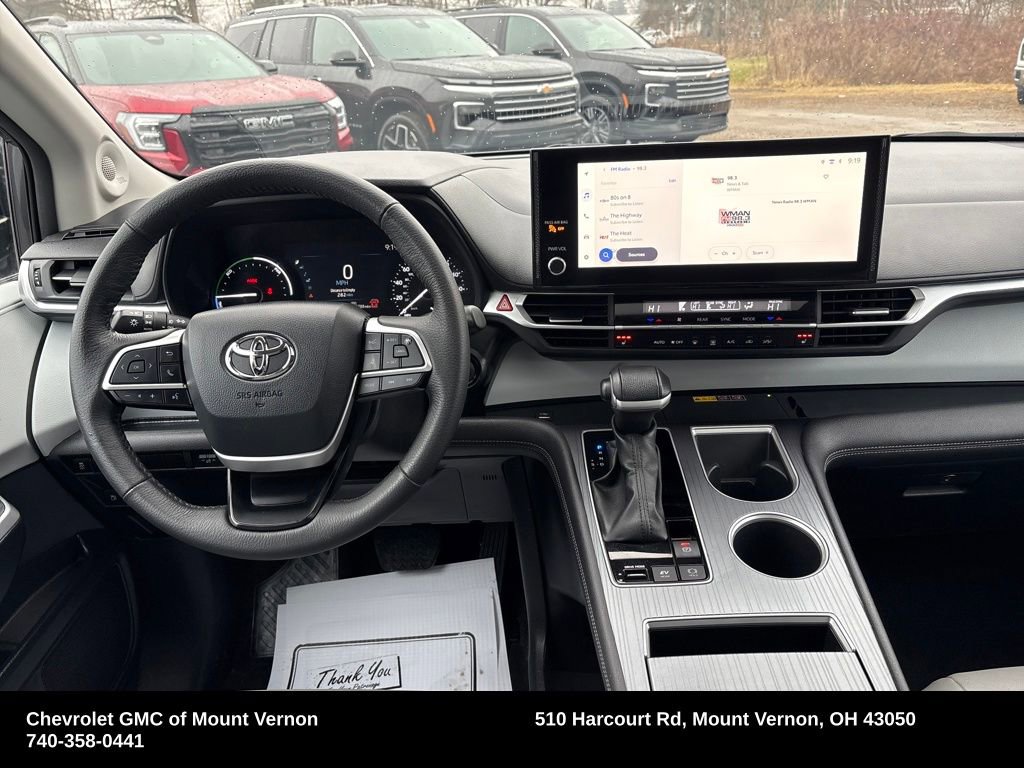 Used 2025 Toyota Sienna XLE image 14