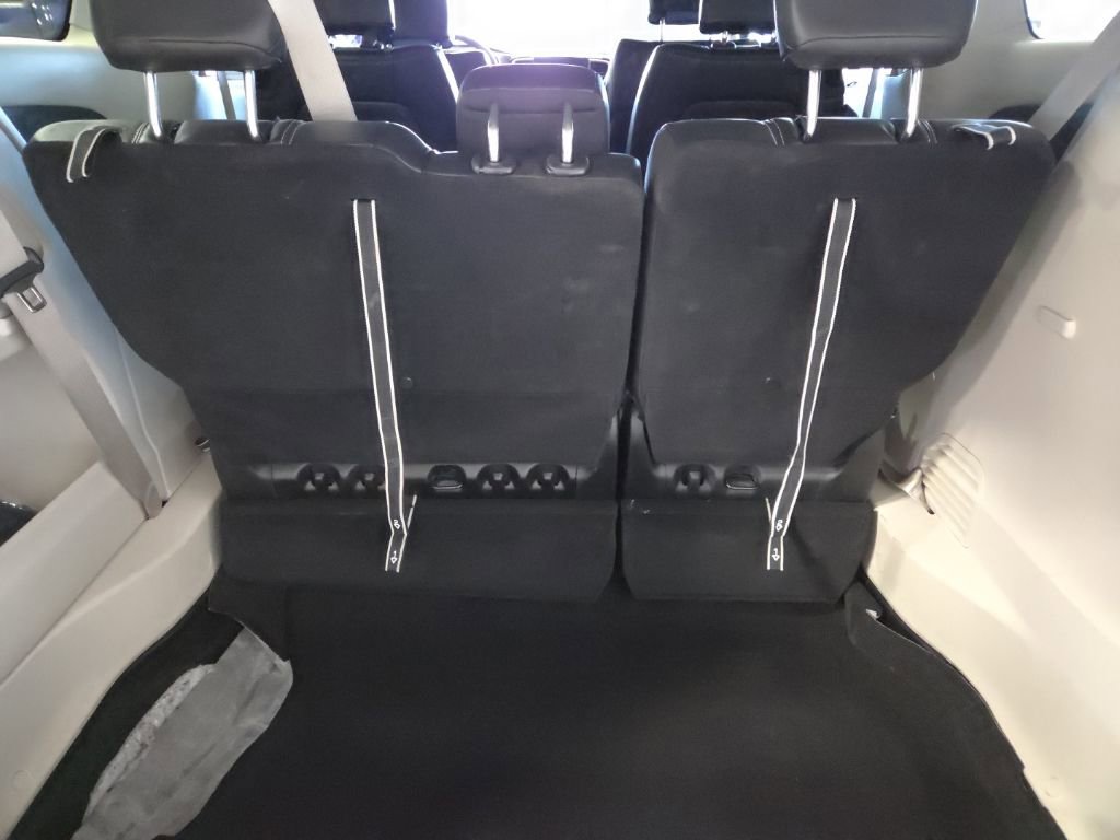 Used 2023 Chrysler Pacifica Touring-L image 16