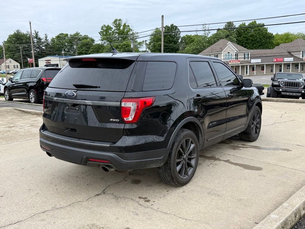 Used 2018 Ford Explorer XLT w/ Equipment Group 202A AWD/4WD image 6