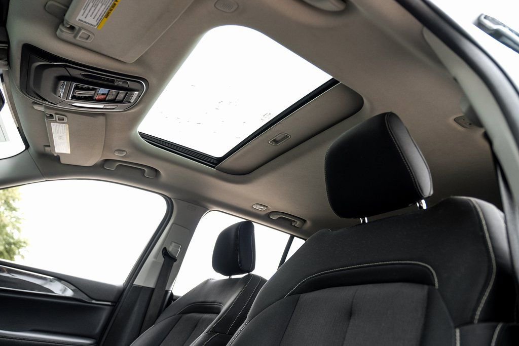 Used 2023 Jeep Grand Cherokee Laredo w/ Luxury Tech Group I image 9